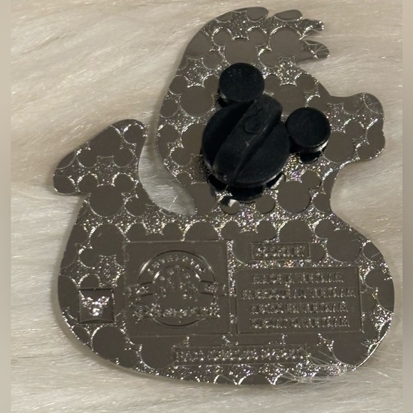 Ducks of Disney Mystery Collection Flounder from Little Mermaid Duck Pin 2025 - Picture 2 of 3